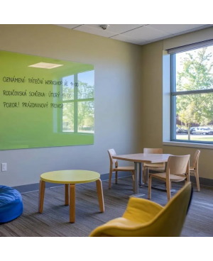 Zelená pistáciová skleněná magnetická tabule Smatab® pro neziskové organizace