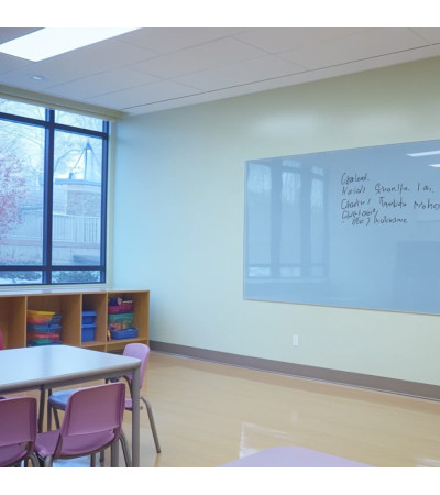 Modrá královská skleněná magnetická tabule Smatab® pro neziskové organizace