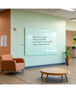 Bílá satinová skleněná magnetická tabule Smatab® pro neziskové organizace